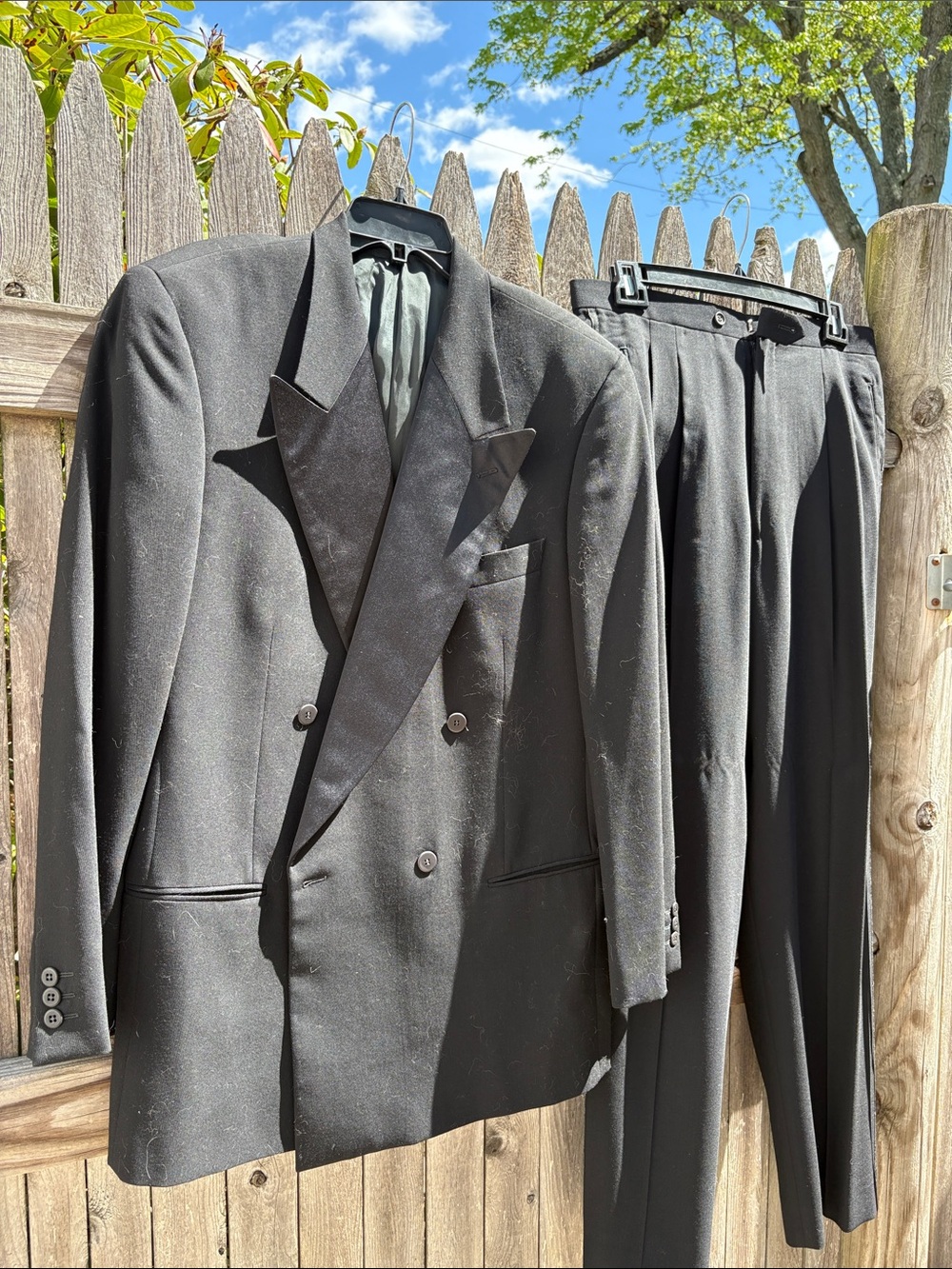 Giorgio Armani size 42R / 35/30 black wool tuxedo suit!! Like new!!